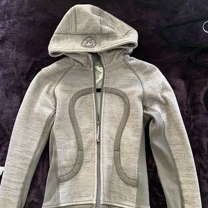 lululemon jacket size 2